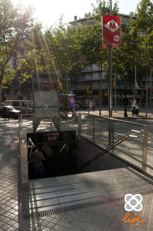 Hostal Live Barcelona Exterior photo